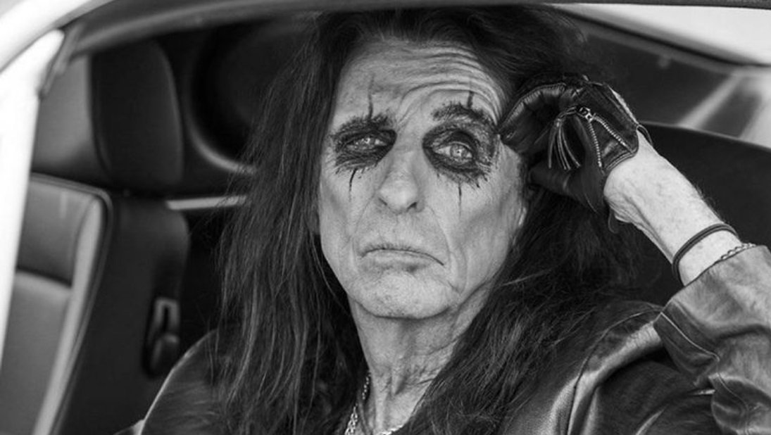 SOME SHOCKING FACTS ABOUT ALICE COOPER
