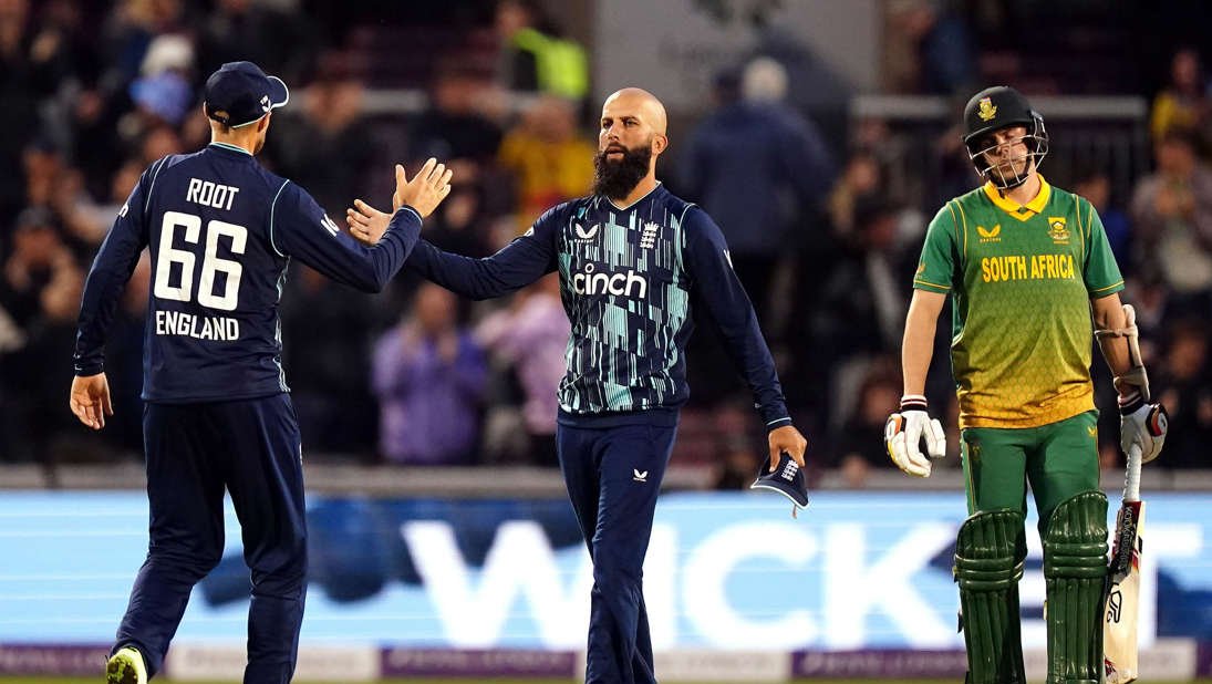 South Africa sink as Dunkley delights England: England beat South Africa by 118 runs in second ODI to level series – as it happened